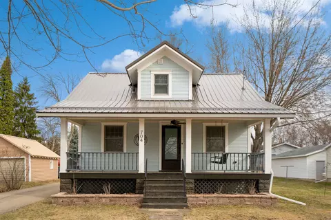 704 5th Nw St, Independence, IA 50644