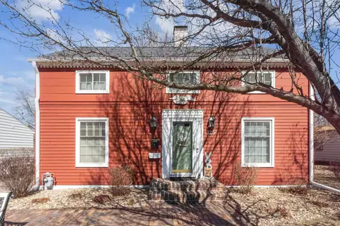 125 Ivanhoe Rd, Waterloo, IA 50701