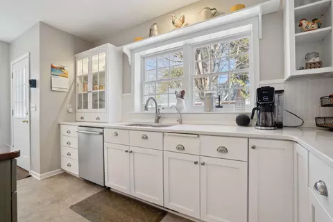 125 Ivanhoe Rd, Waterloo, IA 50701 photo 9