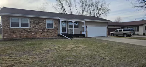 1308 N 5th St, Manchester, IA 52057