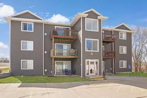 4712 Chadwick Rd #9, Cedar Falls, IA 50613