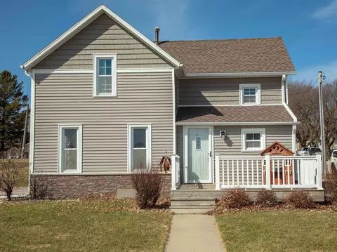 701 Lincoln St, Wellsburg, IA 50680
