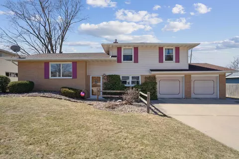 220 Spieker Rd, Waterloo, IA 50701