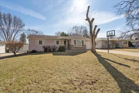 2717 Highview Ave, Waterloo, IA 50702