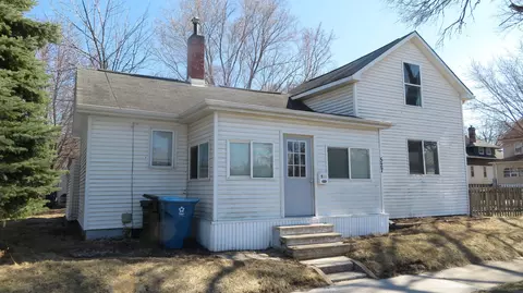 527 W 8th, Waterloo, IA 50702