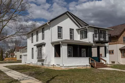 204 E 5th Ave, Cresco, IA 52136