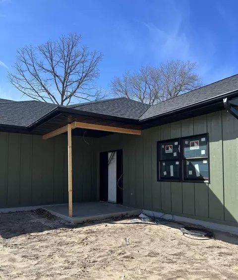 2559 River Rd, Decorah, IA 52101