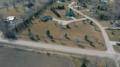 2142 Plumwood Ln, Charles City, IA 50616