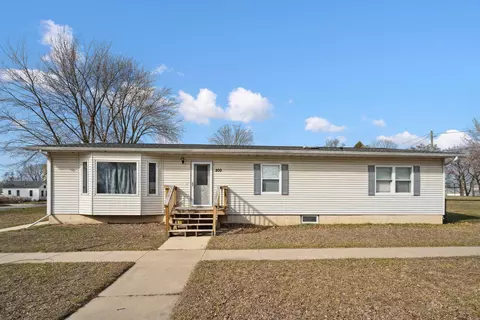 200 8th St NE, Independence, IA 50644