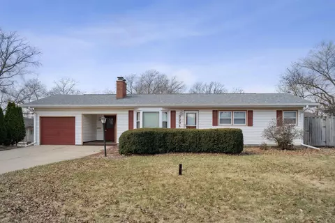 3201 Pridemore Dr, Cedar Falls, IA 50613