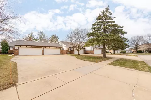 3476 Kingswood Pl, Waterloo, IA 50701