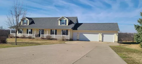 810 Acre St, Guttenberg, IA 52052