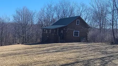 30503 Buck Creek Ln, Garnavillo, IA 52049