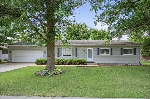 1726 Dakota Dr, Waterloo, IA 50701