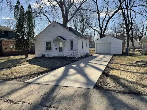 1931 Iowa St, Cedar Falls, IA 50613