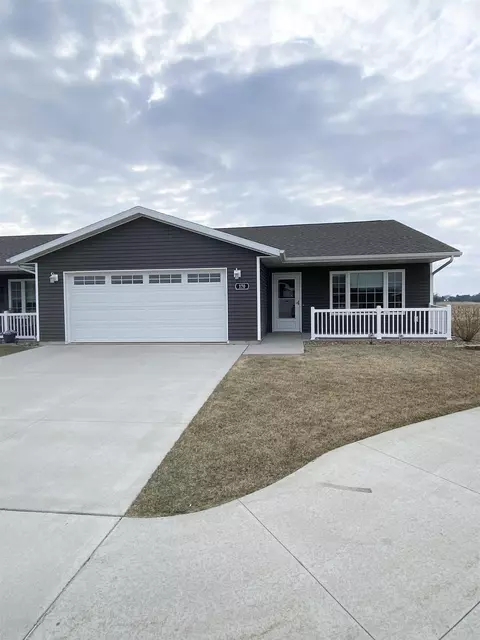 170 Hummingbird Ct, Independence, IA 50644