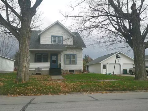 305 S Main St, Monona, IA 52159