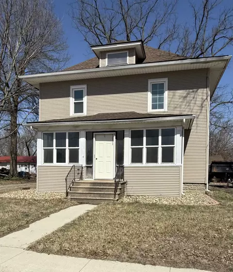 220 W Franklin St, Denver, IA 50622