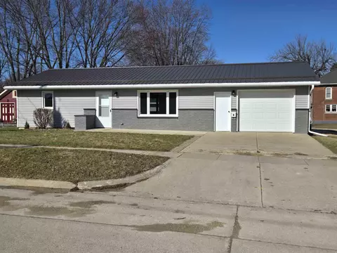 224 E 6th St, Cresco, IA 52136