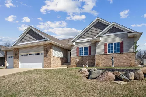 603 Eagle Ridge Rd, Cedar Falls, IA 50613
