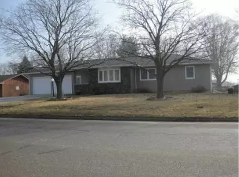 1225 8th St, Jesup, IA 50648