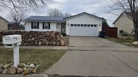202 Q Ave S, Vinton, IA 52349