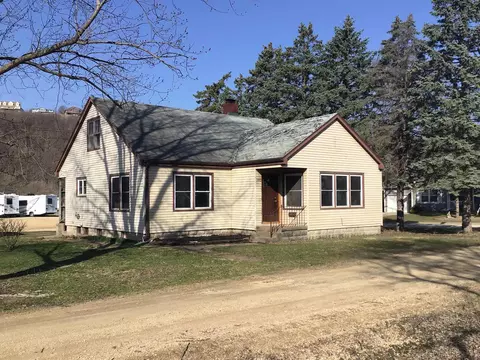 102 S Third St, Guttenberg, IA 52052