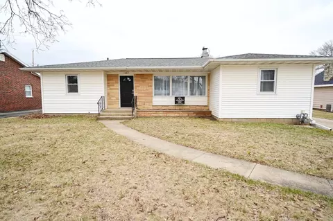 1027 New St, Manchester, IA 52057