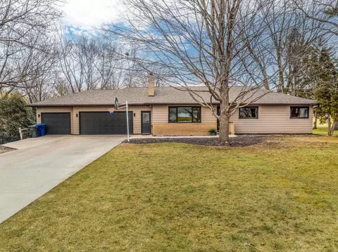 4641 Winghaven Dr, Waterloo, IA 50701