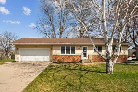 1245 9th St, Jesup, IA 50648