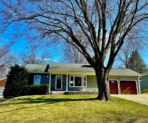 3337 Mt Vernon Dr, Waterloo, IA 50701