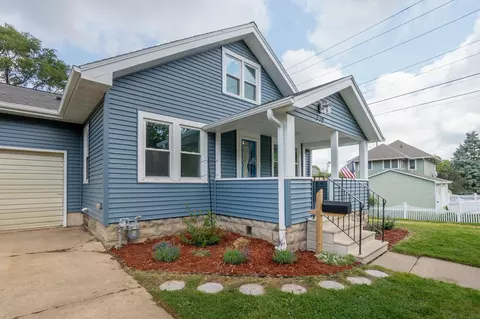 519 W 10th St, Cedar Falls, IA 50613