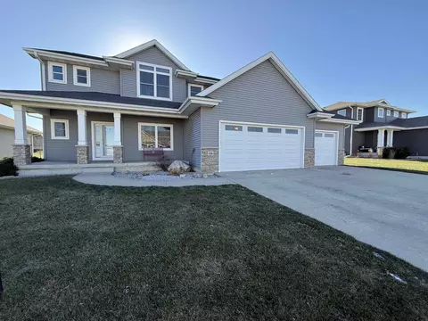 4306 Berry Hl, Cedar Falls, IA 50613