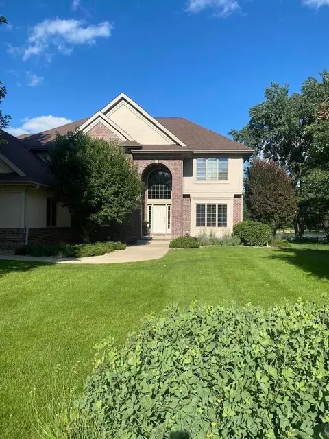 925 Lakeshore Dr, Cedar Falls, IA 50613