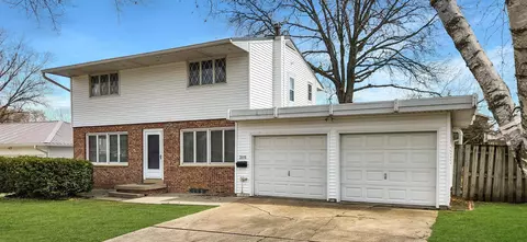 3115 W 9th St, Waterloo, IA 50702