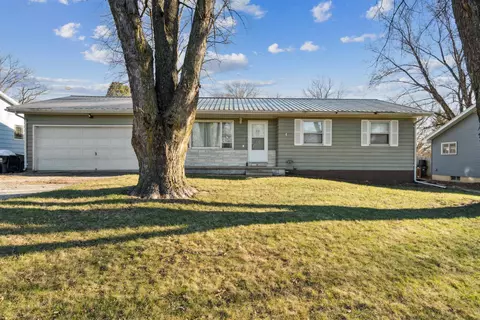 702 Eldora Rd, Hudson, IA 50643