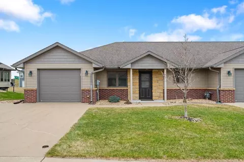 602 Meadowland Ct UNIT C, Epworth, IA 52045