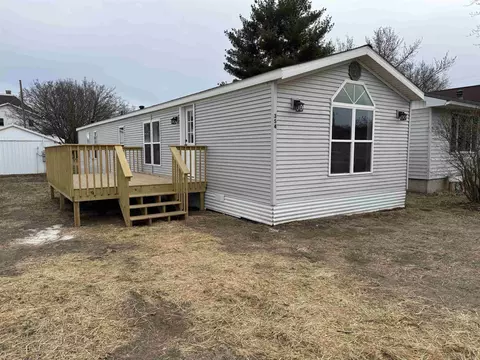 354 1 St SE, New Albin, IA 52160