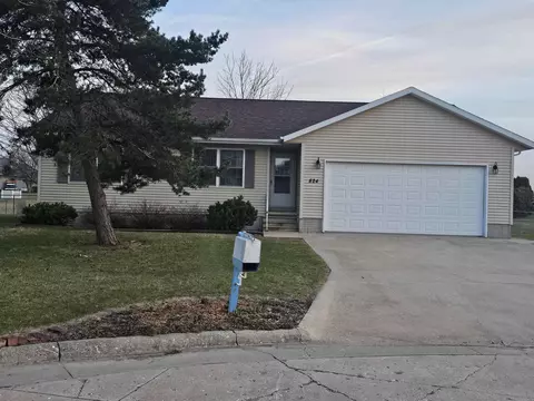 824 Jayne Cir, Dunkerton, IA 50626