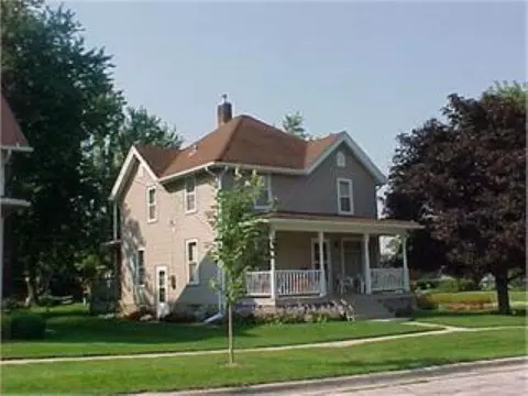 508 W Clay St, Calmar, IA 52132