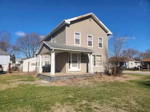 523 1st St NW, Waverly, IA 50677