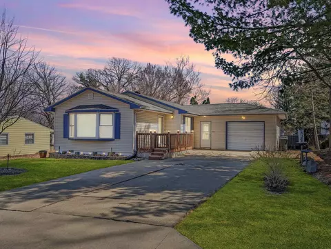 523 Baker Dr, Cedar Falls, IA 50613