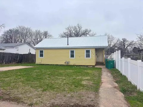 604 4th St S E, Independence, IA 50644