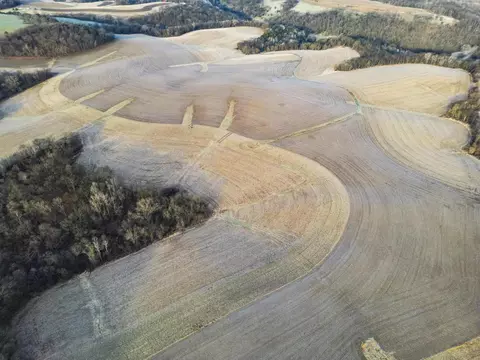 2181 Hwy 76, Dorchester, IA 52140