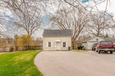 1204 W 3rd St, Cedar Falls, IA 50613