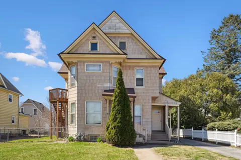 915 Clay St, Cedar Falls, IA 50613