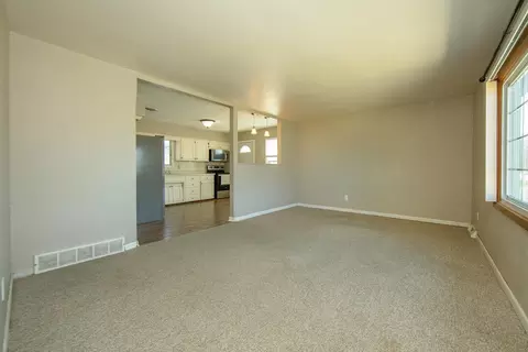 719 Progress, Waterloo, IA 50701 photo 5