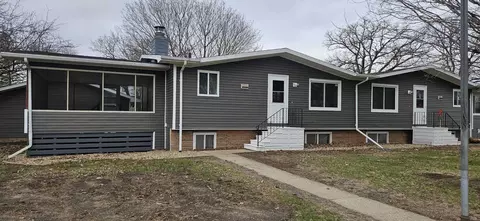 120 Nelson Cir, Manchester, IA 52057