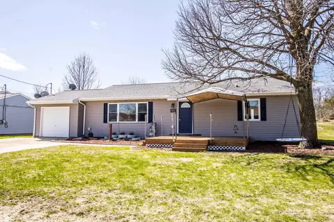513 Walnut Ct, Waverly, IA 50677