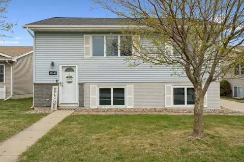4042 Jill Dr, Waterloo, IA 50701